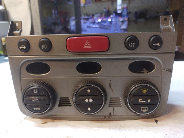 bontott ALFA ROMEO 147 Fűtéskapcsoló (digit klímás)