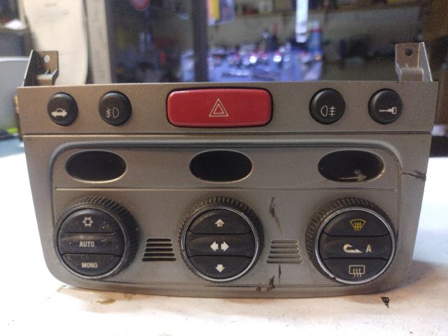 bontott ALFA ROMEO 147 Fűtéskapcsoló (digit klímás)