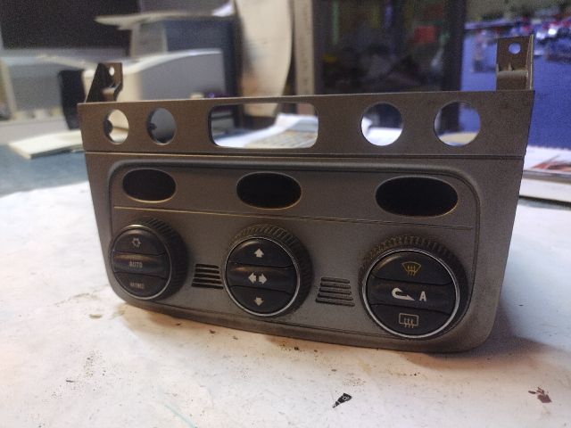 bontott ALFA ROMEO 147 Fűtéskapcsoló (digit klímás)