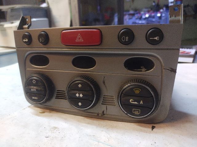 bontott ALFA ROMEO 147 Fűtéskapcsoló (digit klímás)