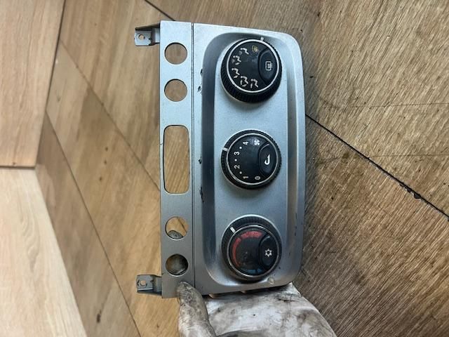 bontott ALFA ROMEO 147 Fűtéskapcsoló (manuális klímás)