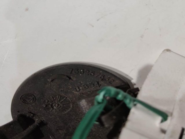 bontott ALFA ROMEO 147 Hátsó Vonószem Burkolat