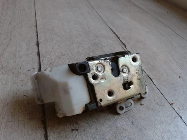 bontott ALFA ROMEO 147 Jobb első Ajtózár