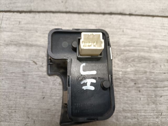 bontott ALFA ROMEO 147 Jobb hátsó Ablakemelő Kapcsoló