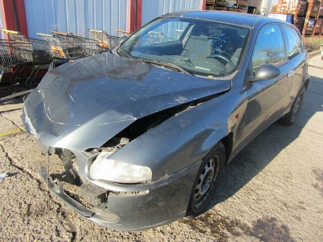 bontott ALFA ROMEO 147 Jobb Küszöb