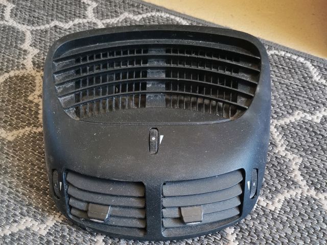 bontott ALFA ROMEO 147 Középső Szellőző