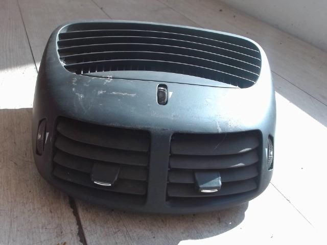 bontott ALFA ROMEO 147 Középső Szellőző