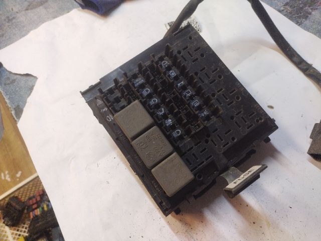 bontott ALFA ROMEO 155 Biztosítéktábla Motortér