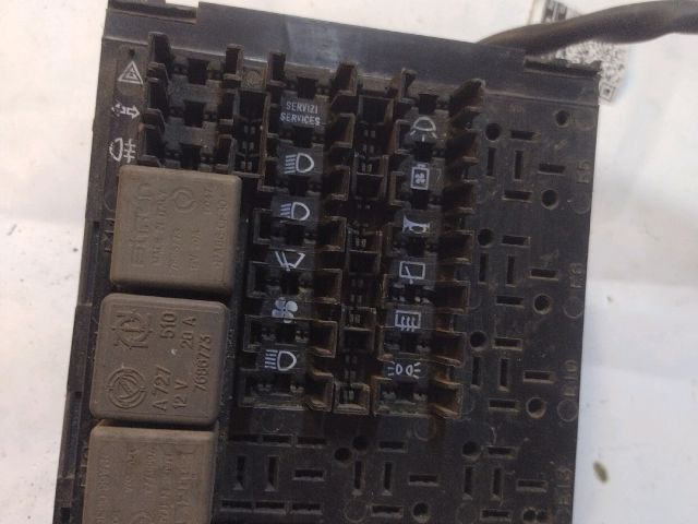 bontott ALFA ROMEO 155 Biztosítéktábla Motortér