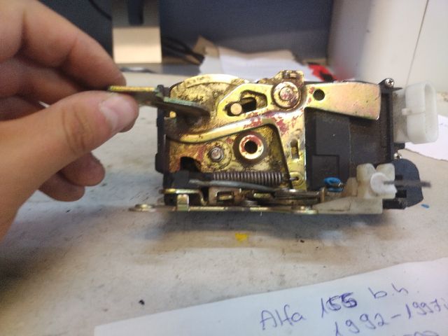 bontott ALFA ROMEO 155 Bal első Ajtózár