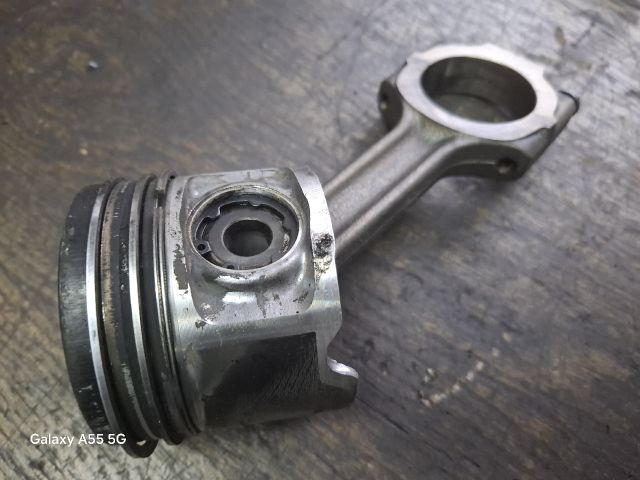 bontott ALFA ROMEO 156 Dugattyú és Hajtókar