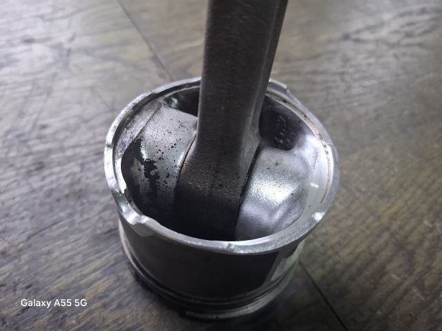 bontott ALFA ROMEO 156 Dugattyú és Hajtókar