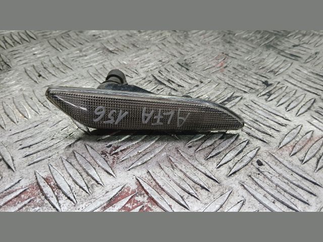 bontott ALFA ROMEO 156 Bal első Sárvédő Irányjelző