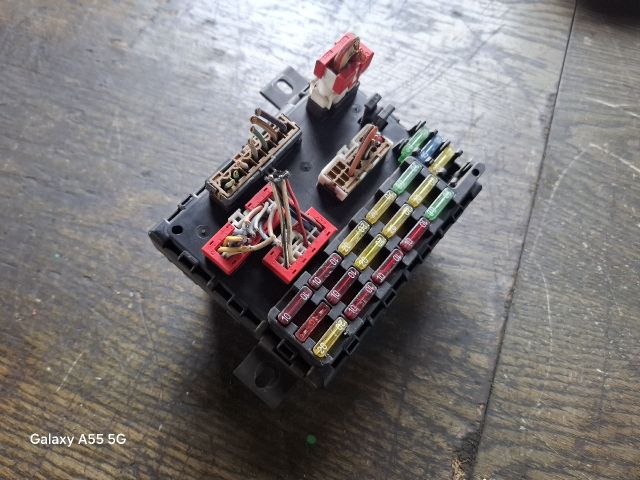 bontott ALFA ROMEO 156 Biztosítéktábla Utastér