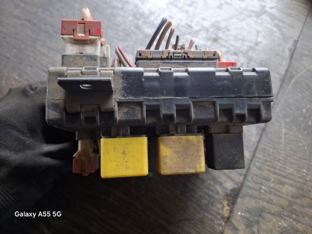 bontott ALFA ROMEO 156 Biztosítéktábla Utastér