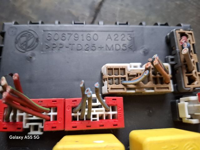 bontott ALFA ROMEO 156 Biztosítéktábla Utastér