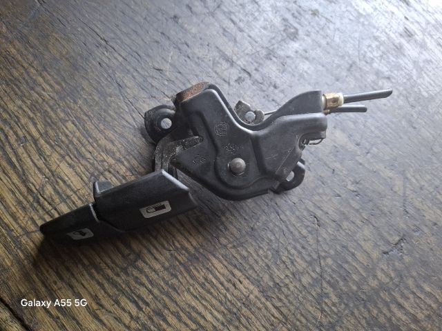 bontott ALFA ROMEO 156 Csomagtér Nyitó Kar / Gomb