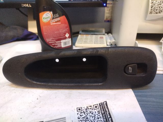 bontott ALFA ROMEO 156 Jobb első Ablakemelő Kapcsoló