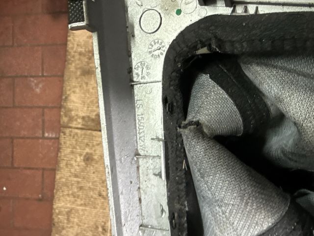 bontott ALFA ROMEO 156 Váltószoknya