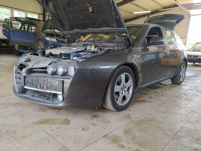 bontott ALFA ROMEO 159 Biztosítéktábla Motortér