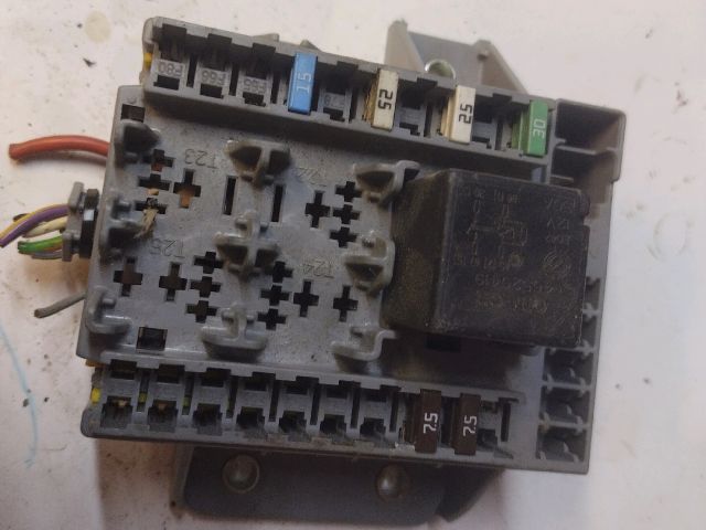 bontott ALFA ROMEO 159 Biztosítéktábla Motortér