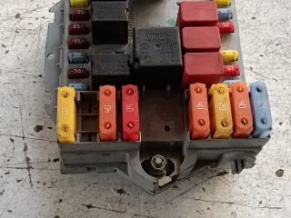 bontott ALFA ROMEO 159 Biztosítéktábla Motortér