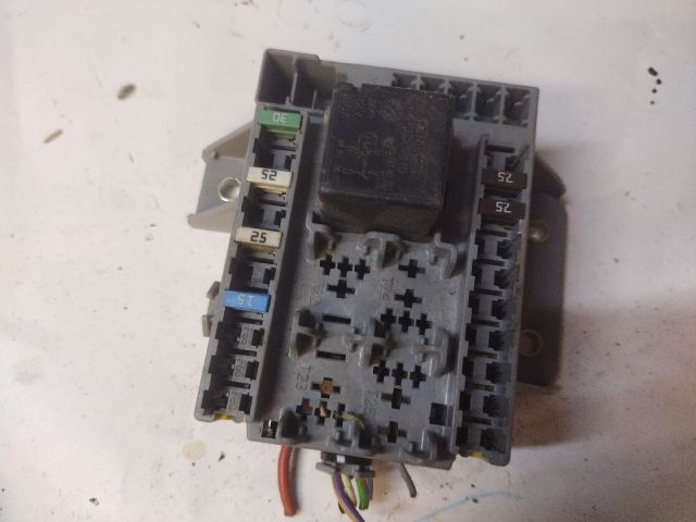 bontott ALFA ROMEO 159 Biztosítéktábla Motortér