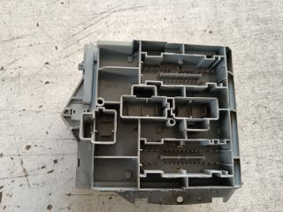 bontott ALFA ROMEO 159 Biztosítéktábla Motortér