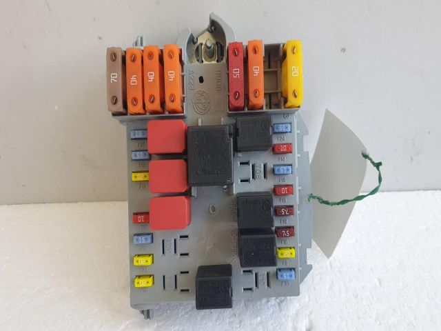 bontott ALFA ROMEO 159 Biztosítéktábla Motortér