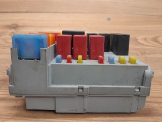 bontott ALFA ROMEO 159 Biztosítéktábla Motortér