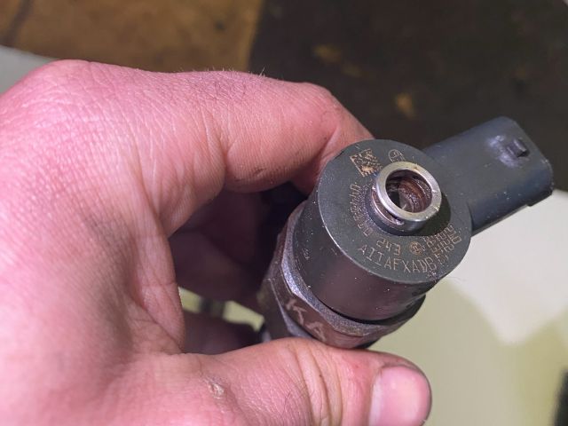 bontott ALFA ROMEO 159 Porlasztó Sor / Híd