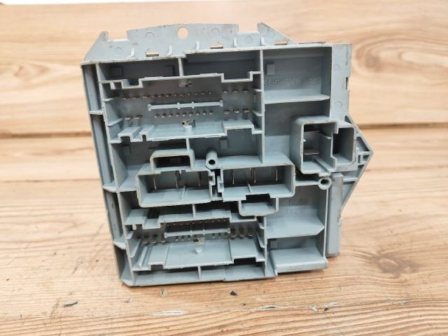 bontott ALFA ROMEO 159 Biztosítéktábla Motortér