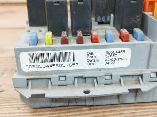 bontott ALFA ROMEO 159 Biztosítéktábla Motortér