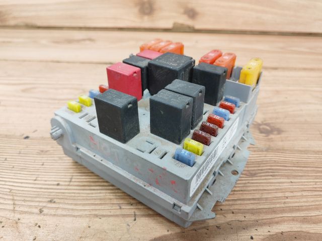 bontott ALFA ROMEO 159 Biztosítéktábla Motortér