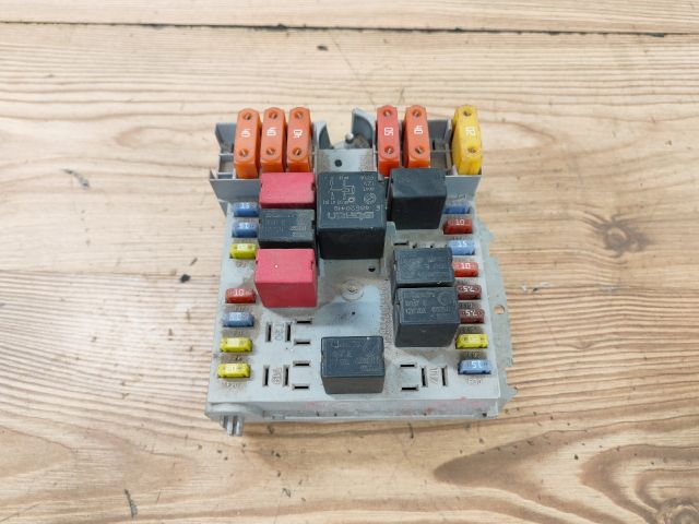 bontott ALFA ROMEO 159 Biztosítéktábla Motortér