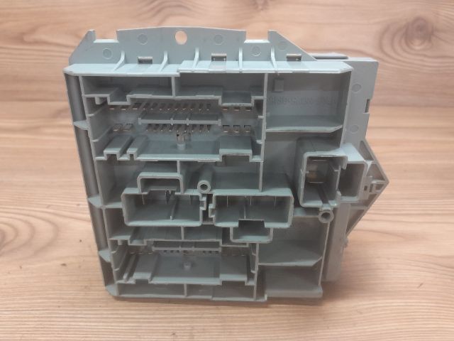 bontott ALFA ROMEO 159 Biztosítéktábla Motortér