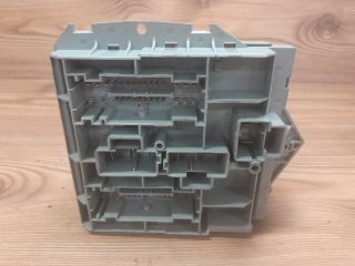 bontott ALFA ROMEO 159 Biztosítéktábla Motortér