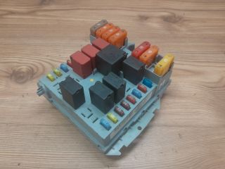 bontott ALFA ROMEO 159 Biztosítéktábla Motortér