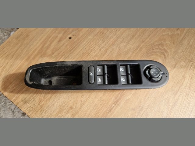 bontott ALFA ROMEO 159 Bal első Ablakemelő Kapcsoló