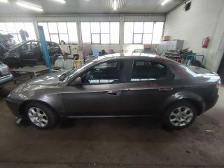 bontott ALFA ROMEO 159 Bal első Alsó Zsanér