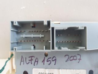 bontott ALFA ROMEO 159 Biztosítéktábla Utastér