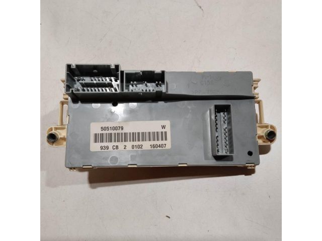 bontott ALFA ROMEO 159 Biztosítéktábla Utastér