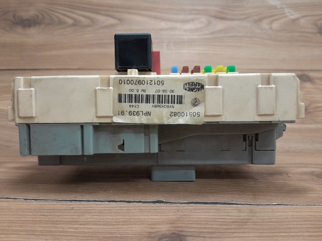 bontott ALFA ROMEO 159 Biztosítéktábla Utastér