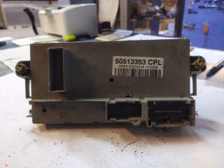 bontott ALFA ROMEO 159 Biztosítéktábla Utastér