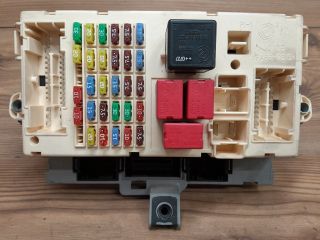 bontott ALFA ROMEO 159 Biztosítéktábla Utastér