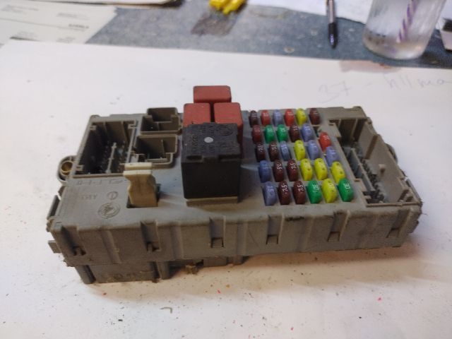 bontott ALFA ROMEO 159 Biztosítéktábla Utastér