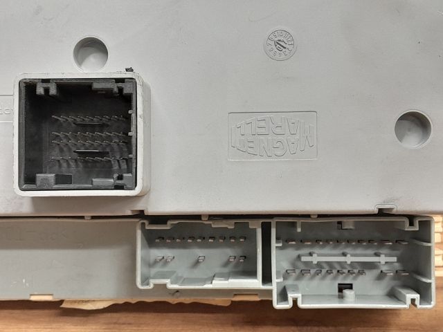 bontott ALFA ROMEO 159 Biztosítéktábla Utastér