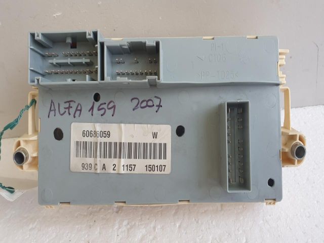 bontott ALFA ROMEO 159 Biztosítéktábla Utastér