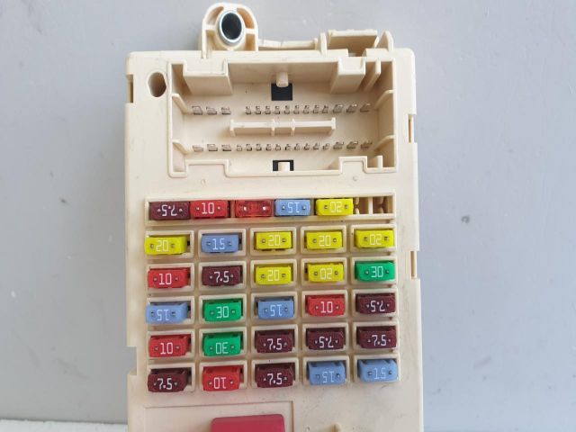 bontott ALFA ROMEO 159 Biztosítéktábla Utastér