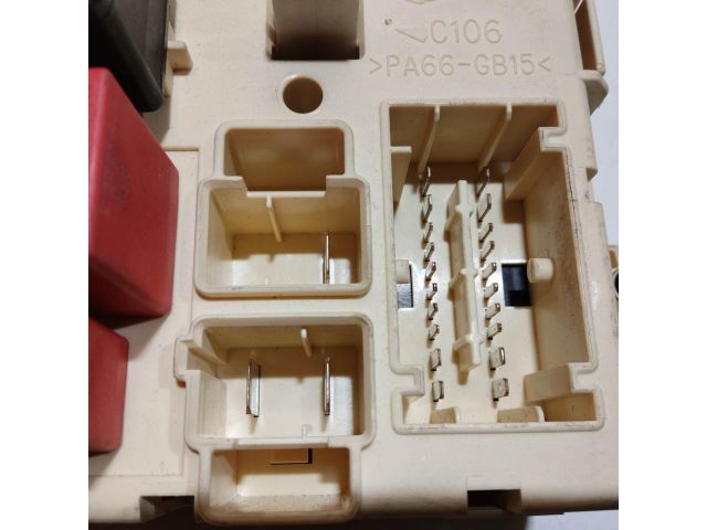 bontott ALFA ROMEO 159 Biztosítéktábla Utastér